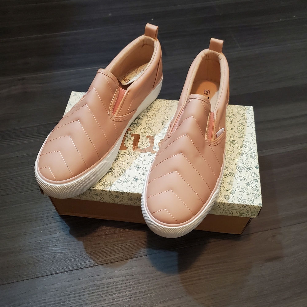 Mudd Poppy Blush Fashion Sneakers w Platform Sole